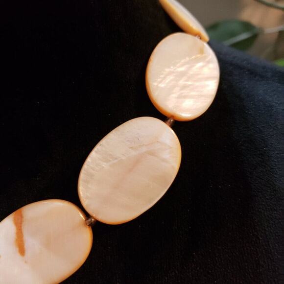 Womens Fashion BeigeBone Discs Beaded Necklace Jewelry with Toggle Clasp - Picture 3 of 6